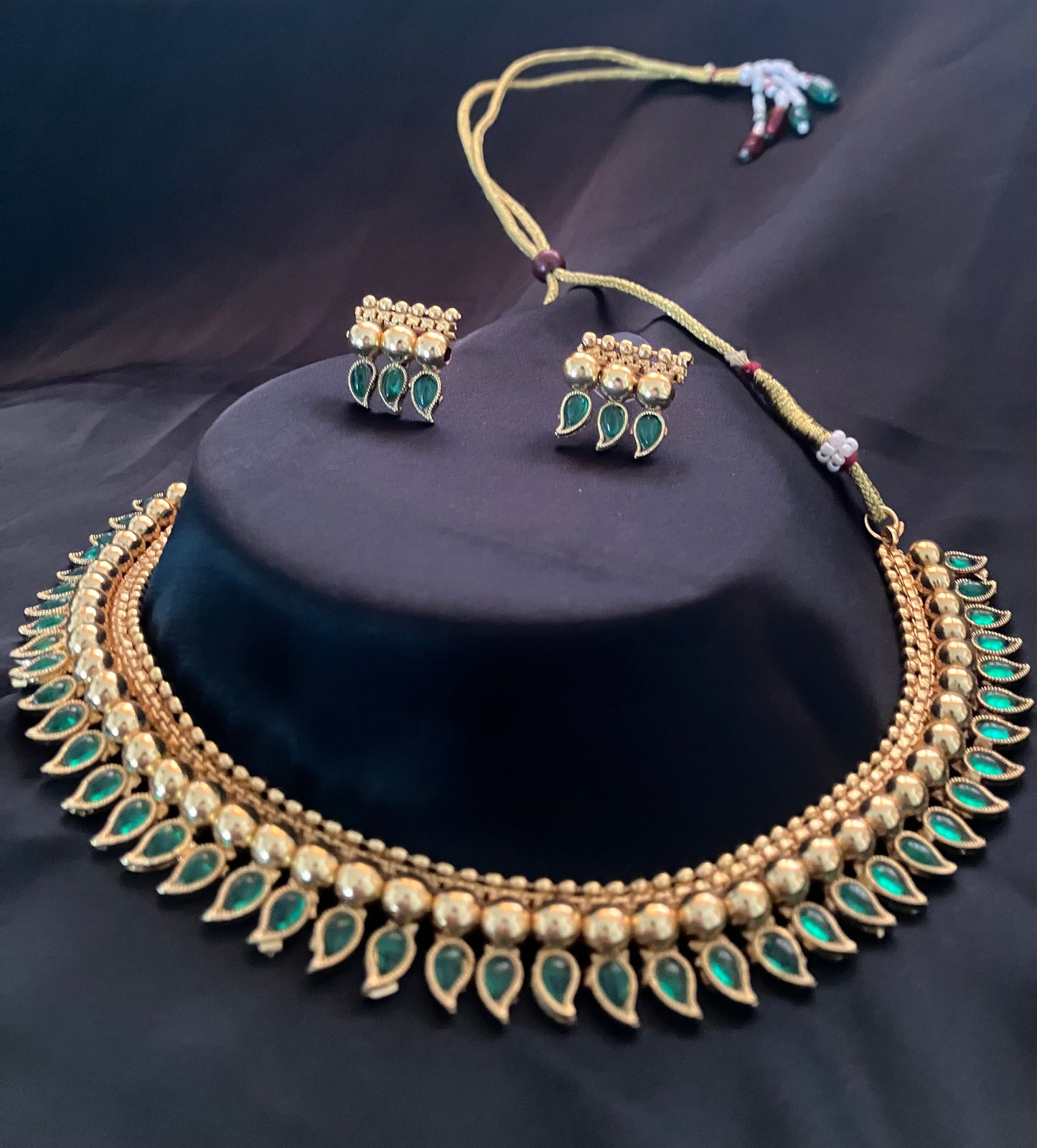 Emerald Kundan choker