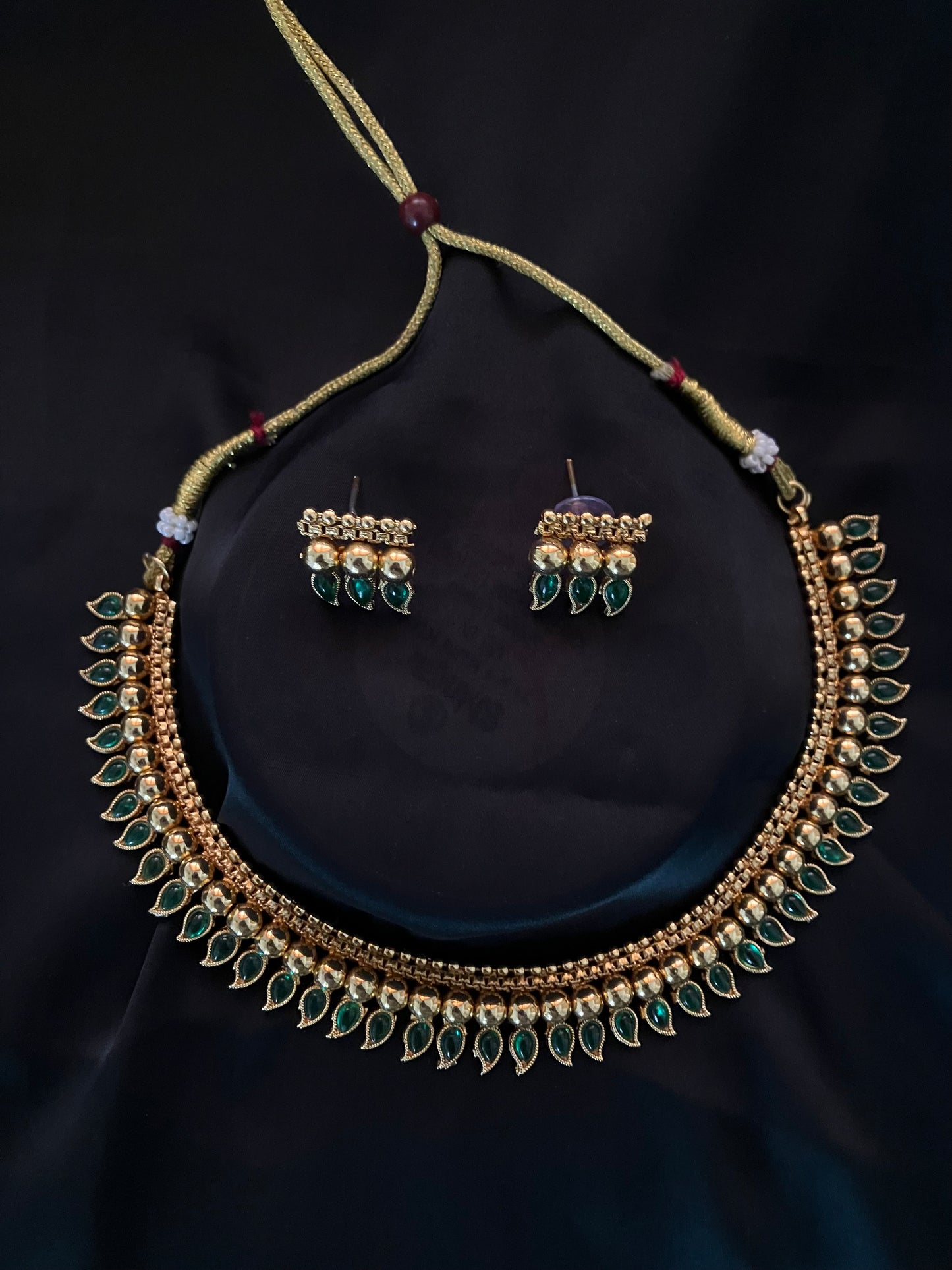 Emerald Kundan choker