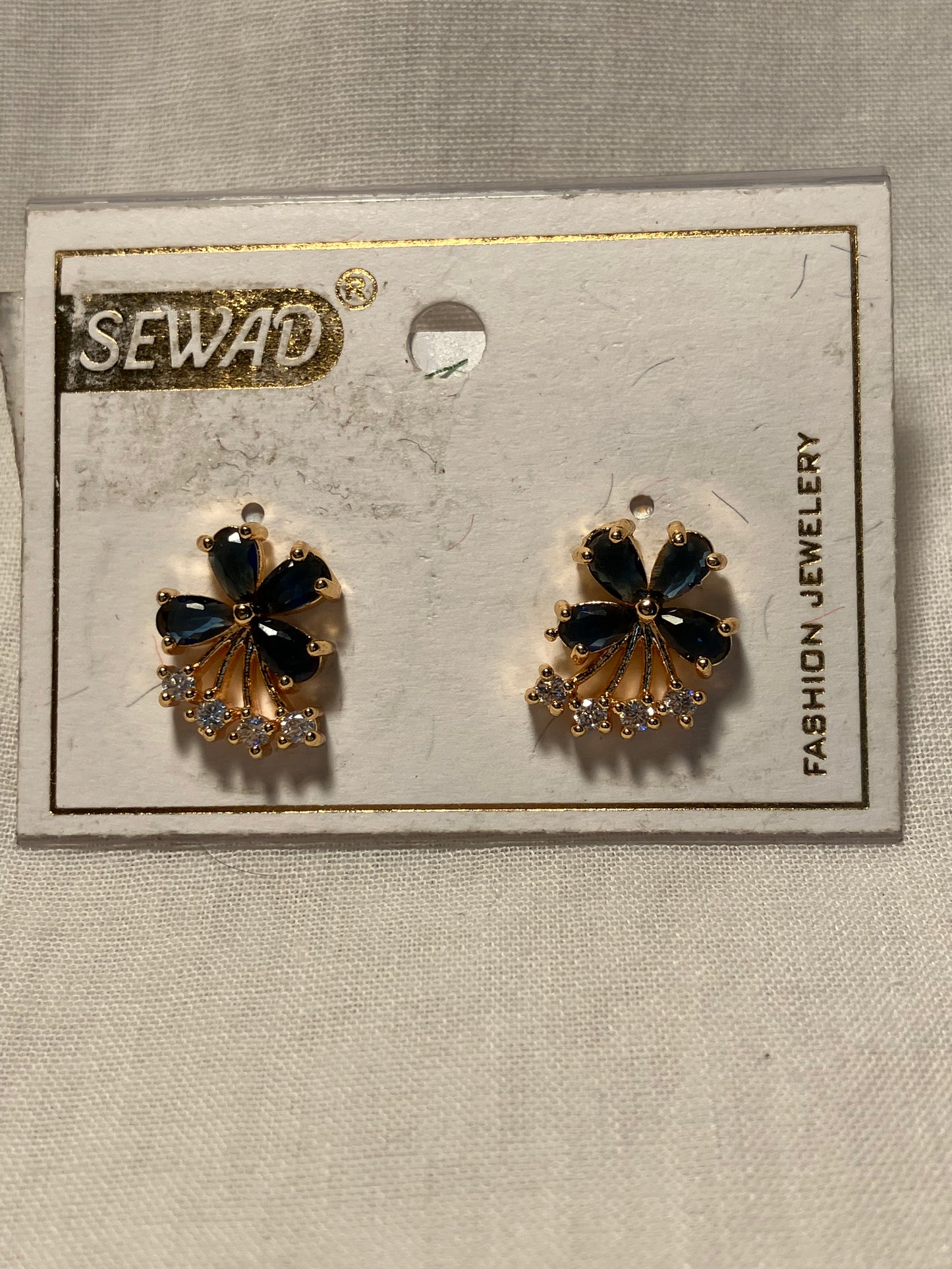 Petal studs
