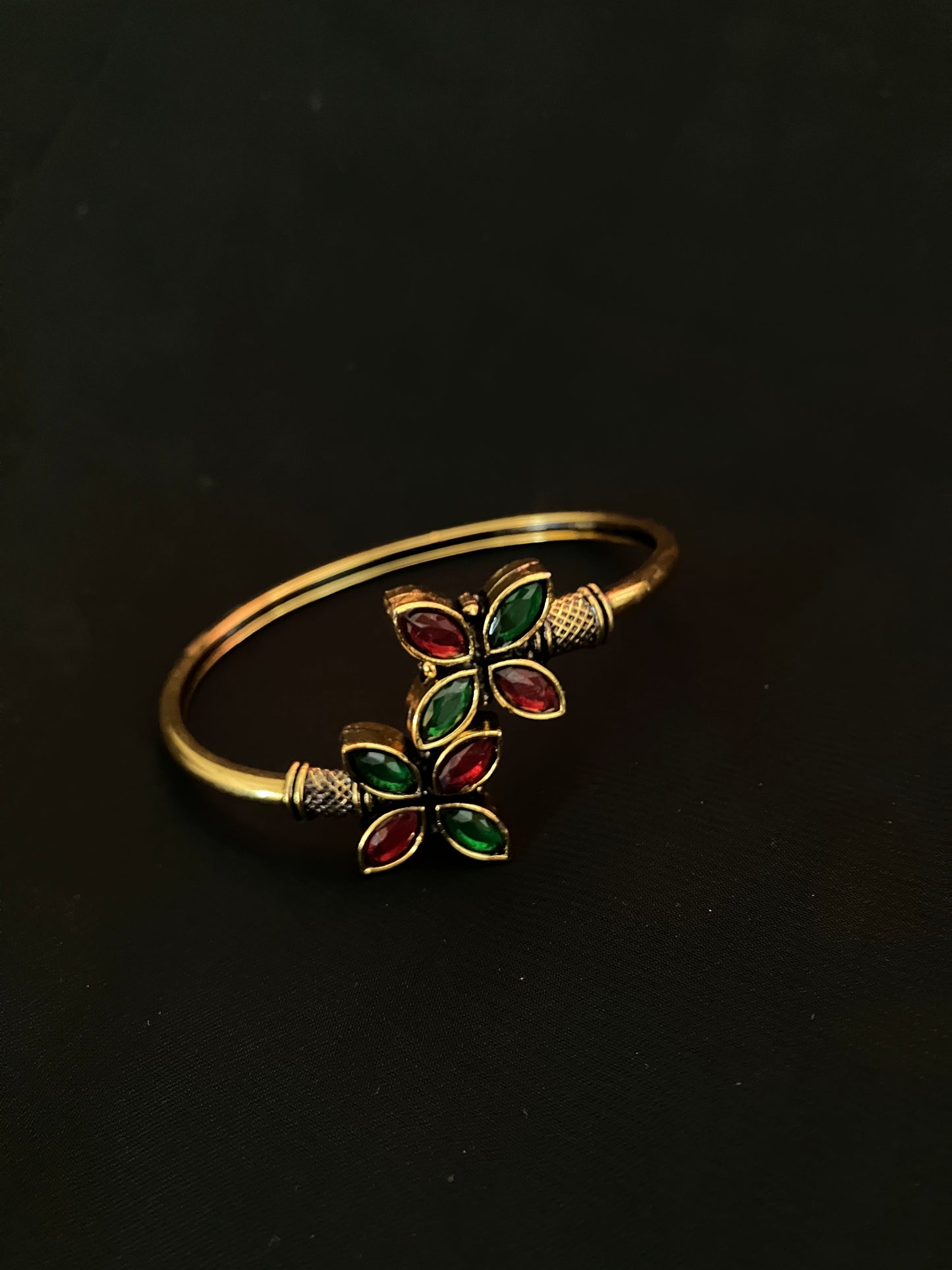 Floral gemstone bracelet